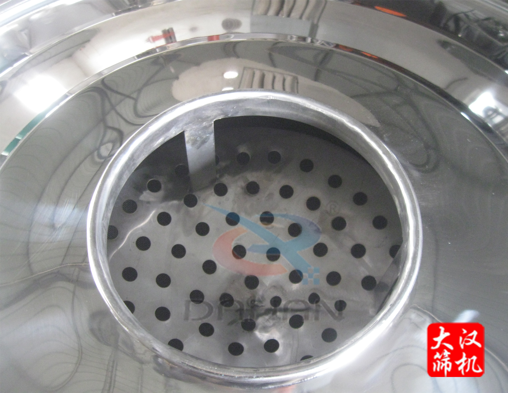 全不銹鋼振動(dòng)篩進(jìn)料口分料器 全不銹鋼振動(dòng)篩進(jìn)料口分料器