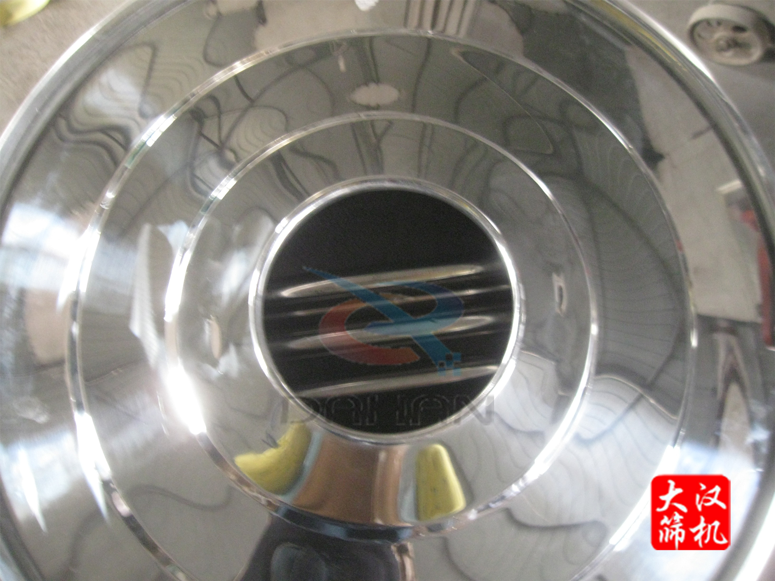 進(jìn)料口處除鐵棒 進(jìn)料口處除鐵棒