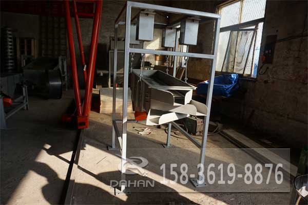 吊掛式直線振動(dòng)篩 吊掛式直線振動(dòng)篩