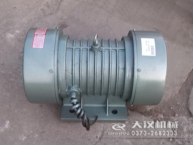 VB振動(dòng)電機(jī)的選型要根據(jù)所匹配產(chǎn)品需要的激振大小，進(jìn)行選擇。