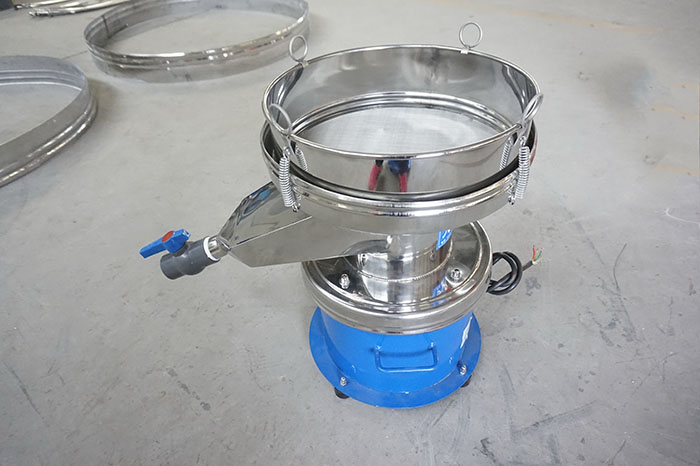 450過濾篩出料口處加裝閥門裝置，便于控制物料的出料量。