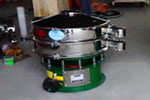 800型單層三次元振動篩，產(chǎn)量可達800kg/h。